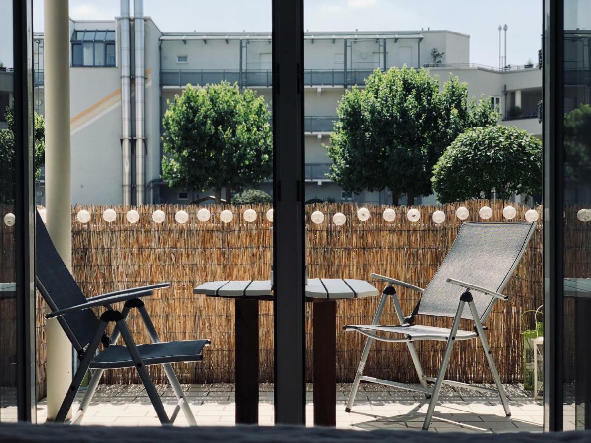Parkplatz Und Balkon - Burberg'S Heimathafen In Wiesbaden Exterior photo
